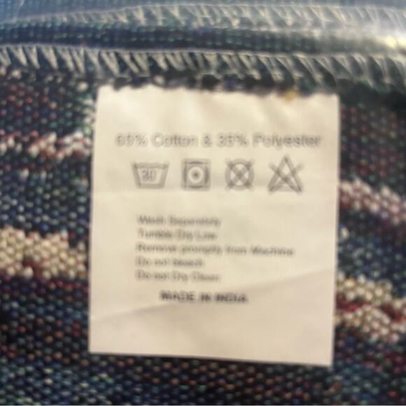 Set of 4 placemats and table runner in Jacquard Tribal Pattern - Picture 6 of 6